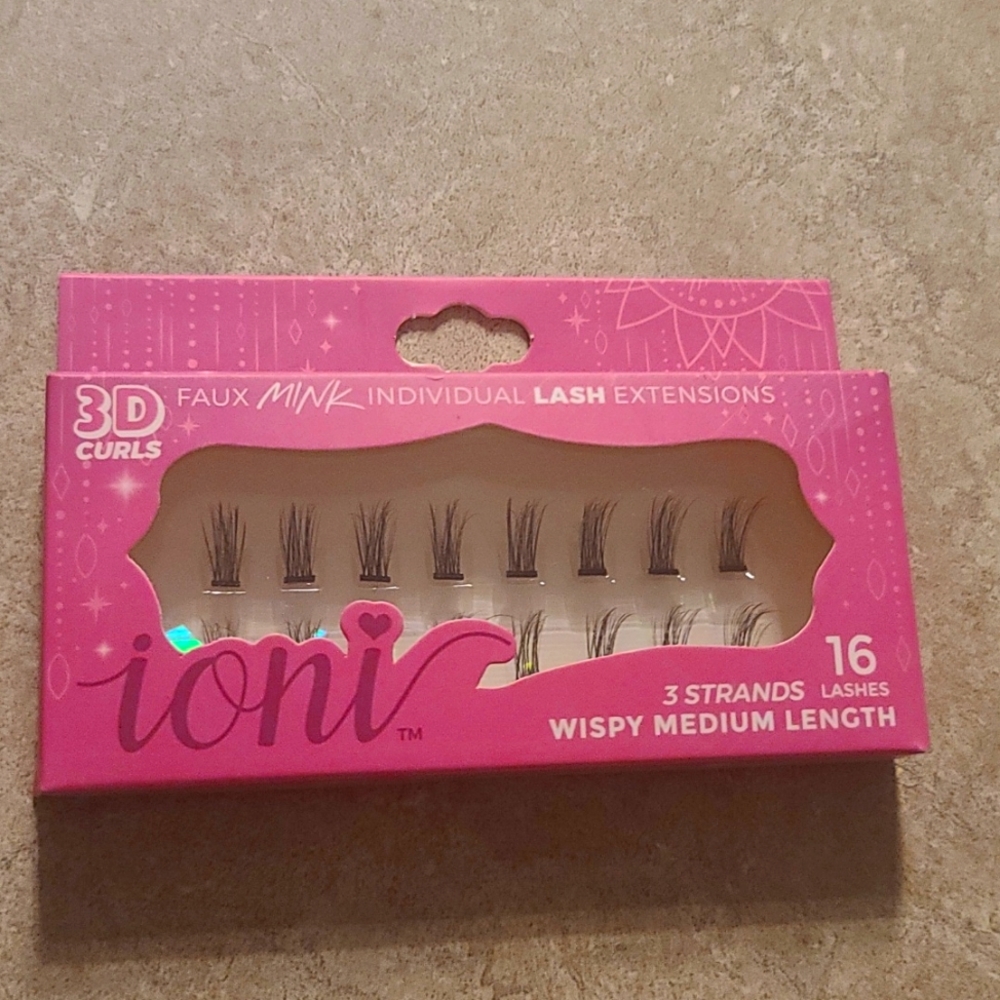 Strand lashes